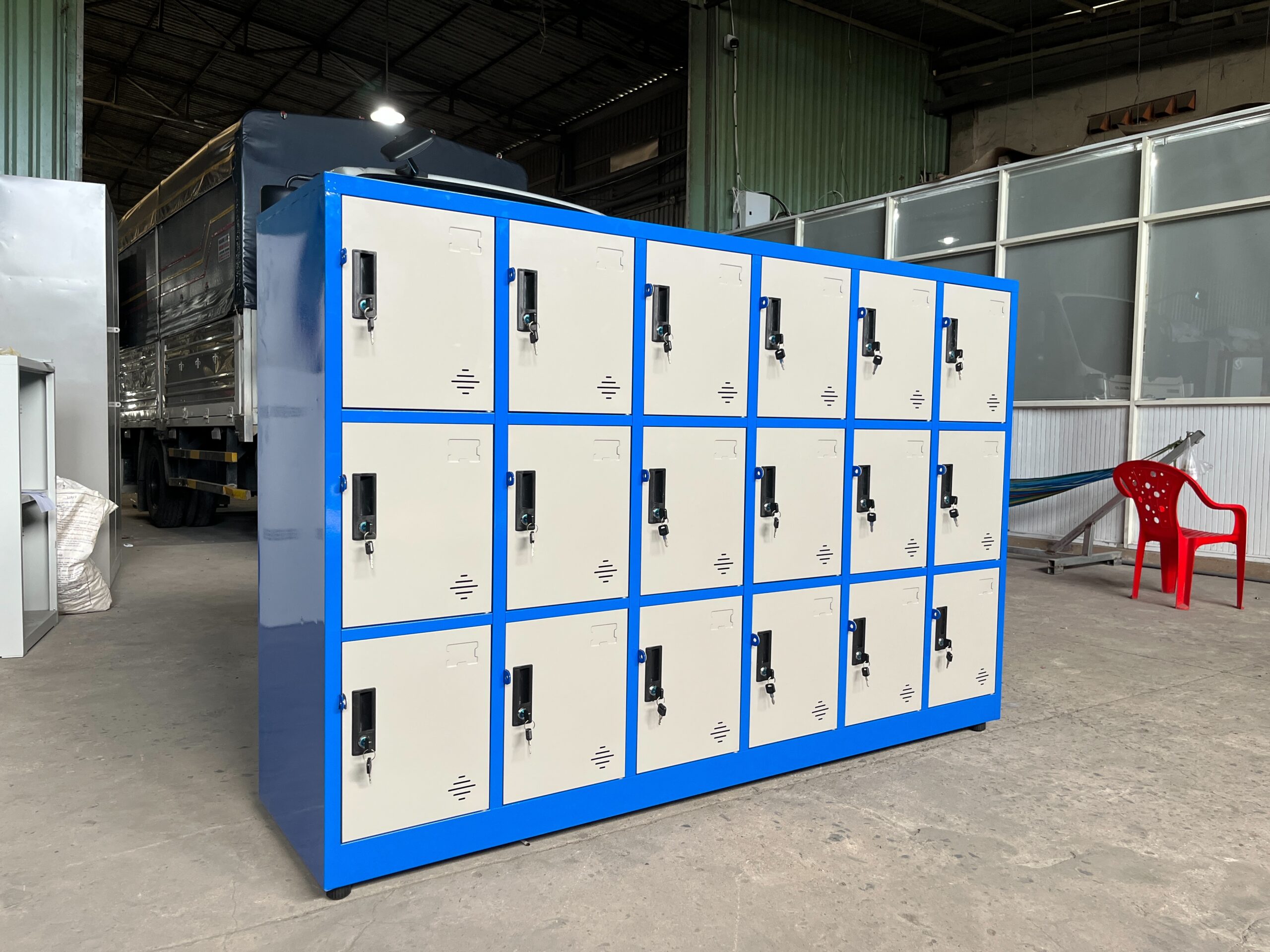 Tủ Locker Sắt 18 Ngăn Cao Cấp