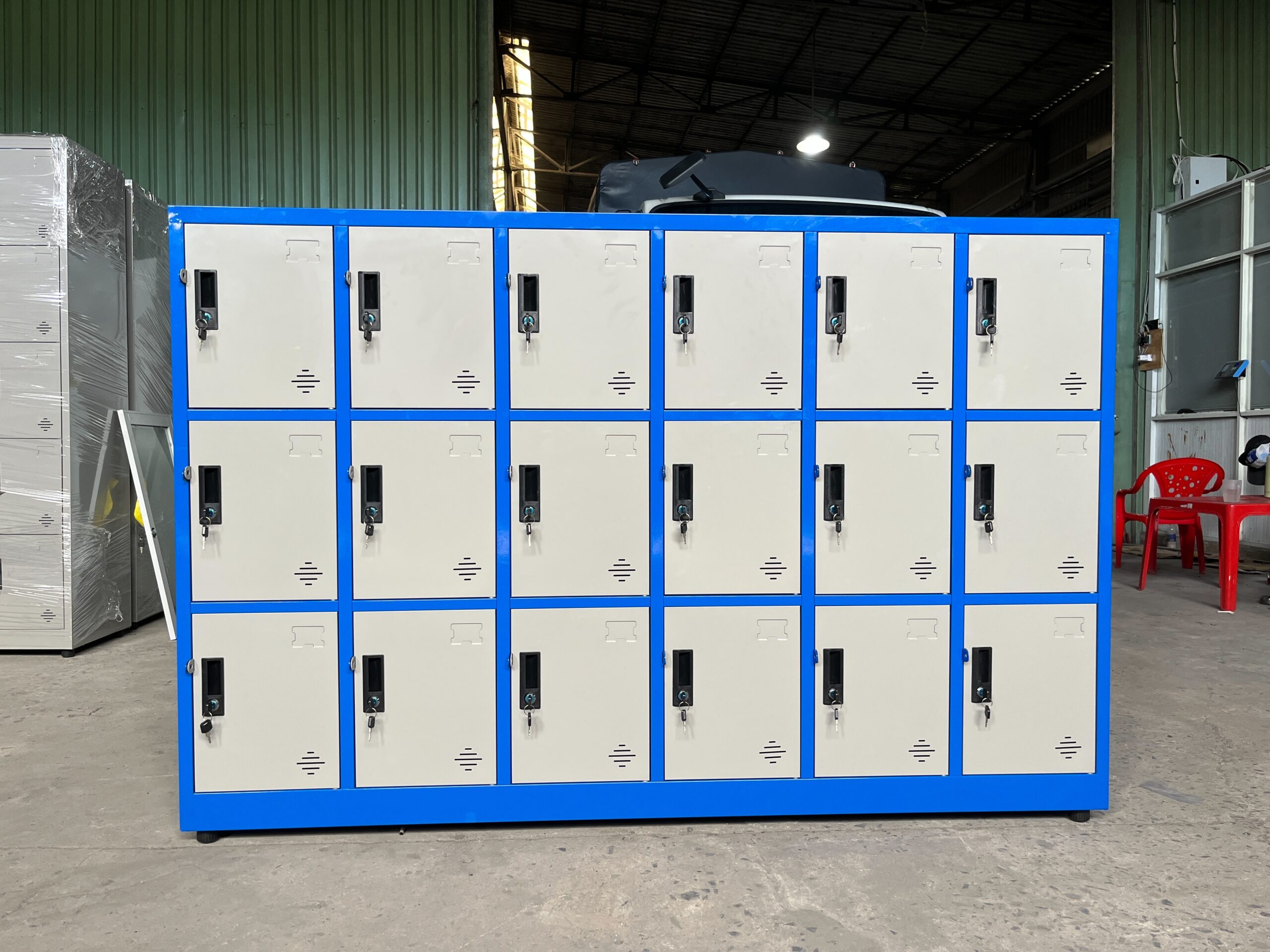 Tủ Locker Sắt 18 Ngăn Cao Cấp