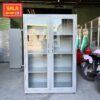 Tủ sắt 2 cánh kính mở