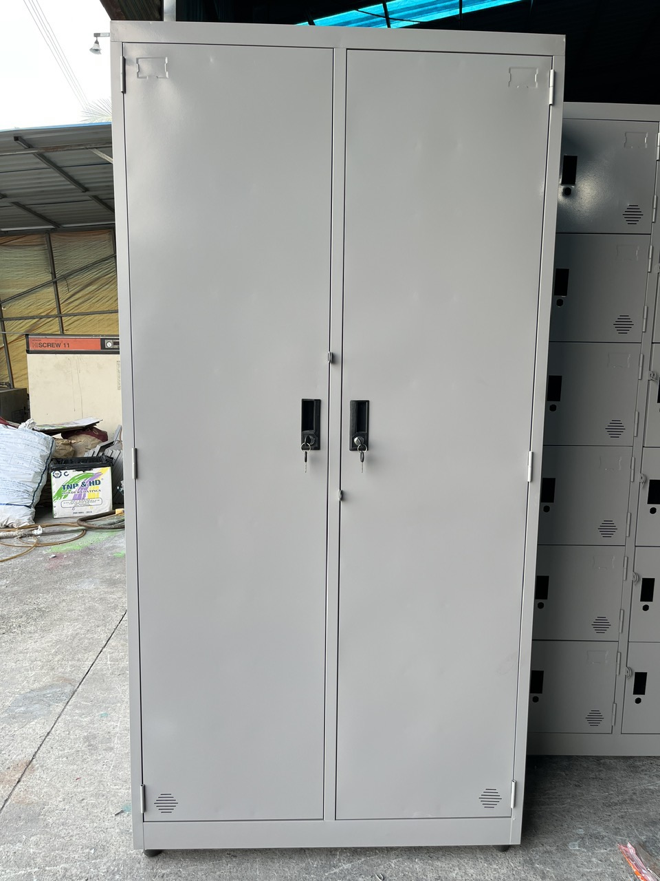 Tủ sắt đựng quần áo 2 cánh cho nhà vưởng & ca kíp